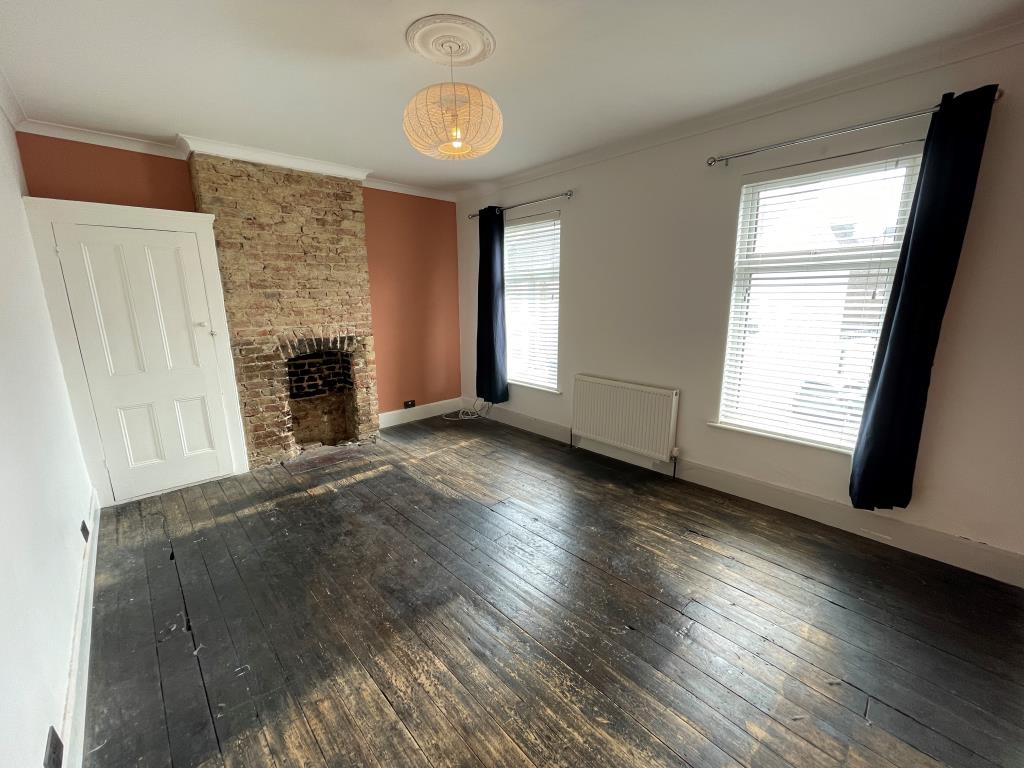 Lot: 152 - TWO-BEDROOM MID-TERRACE HOUSE - Bedroom to front